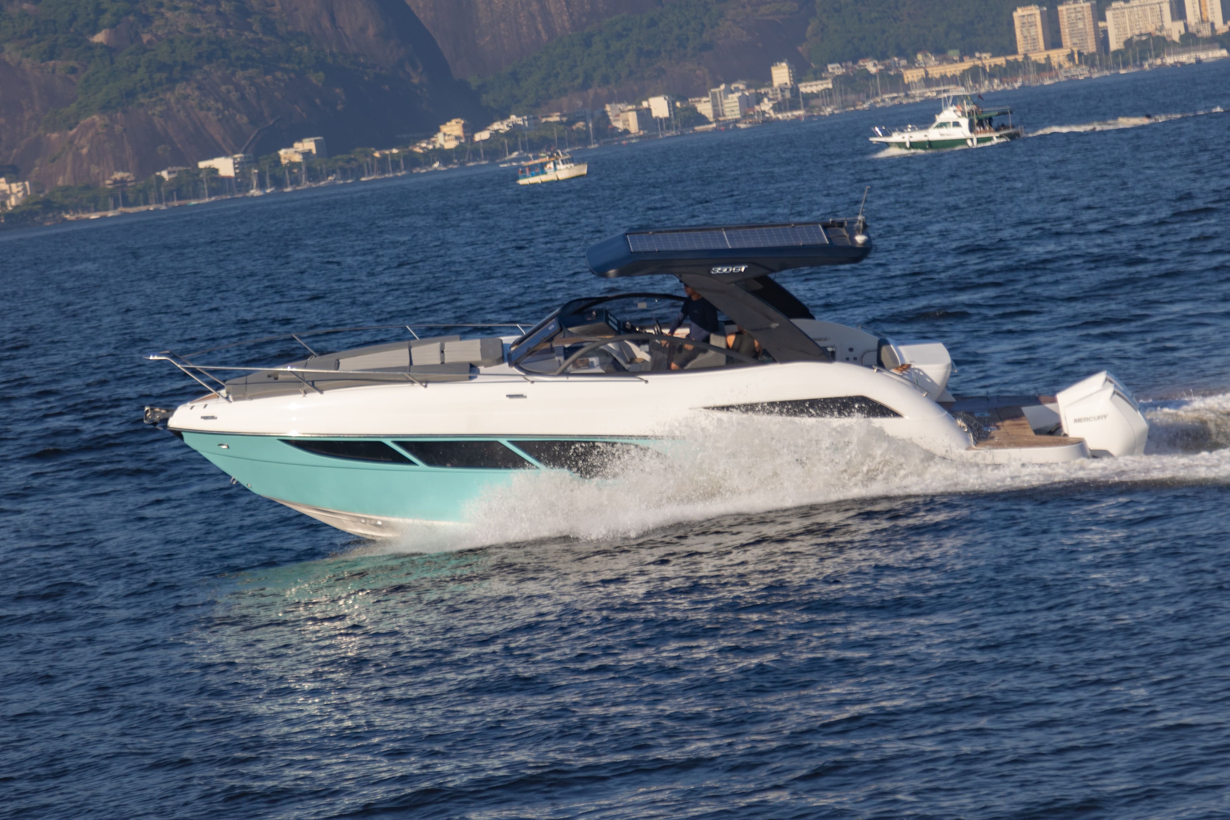 Três diferenciais de cada barco exposto da Solara Yachts no Rio Boat Show